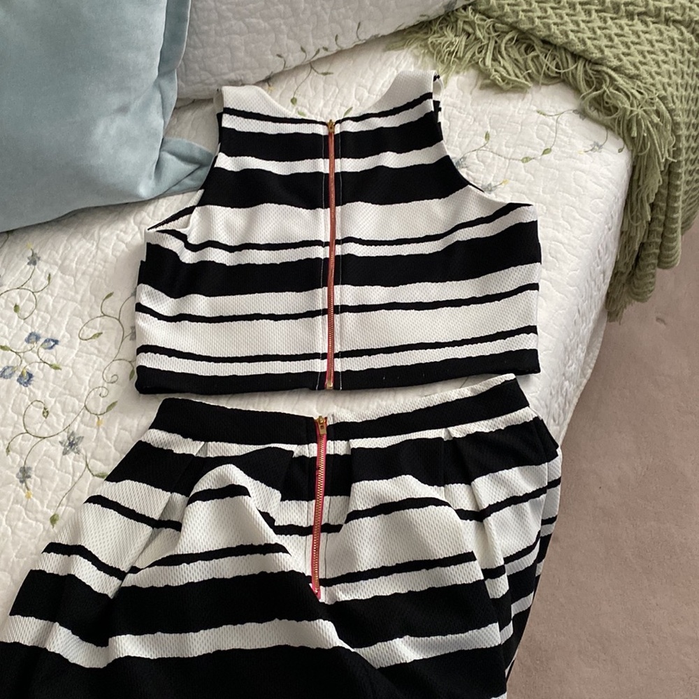 Two piece dress (top and skirt) - Picture 3 of 6